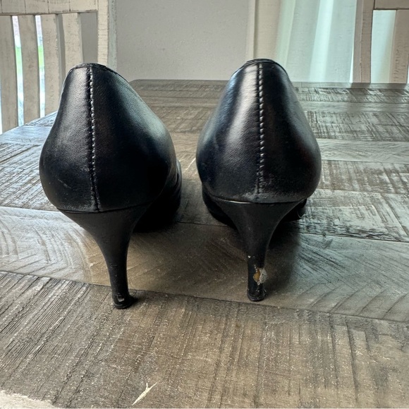 Liz Claiborne Black Leather Heels Open Toe Tied in a Bow - Picture 6 of 10